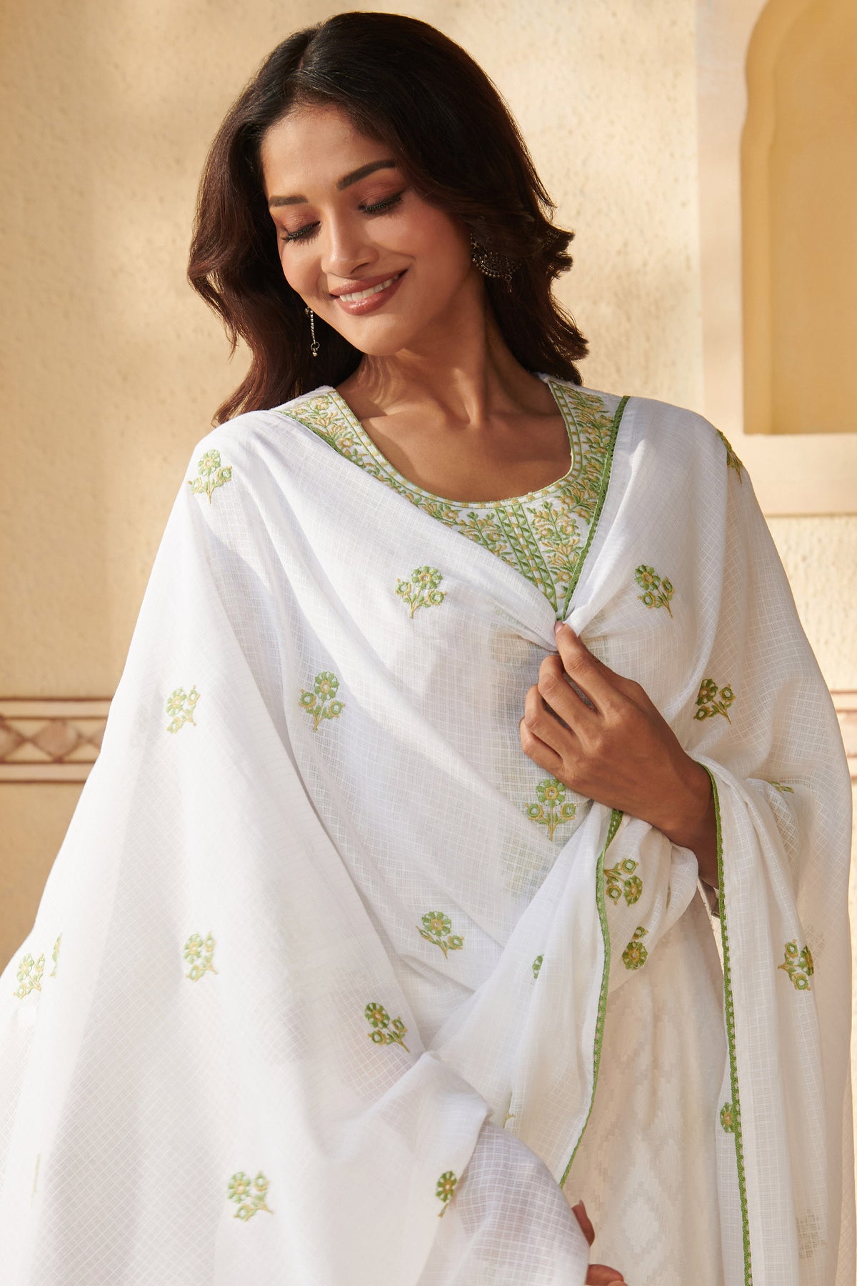 Mehraab Fahima White Dupatta