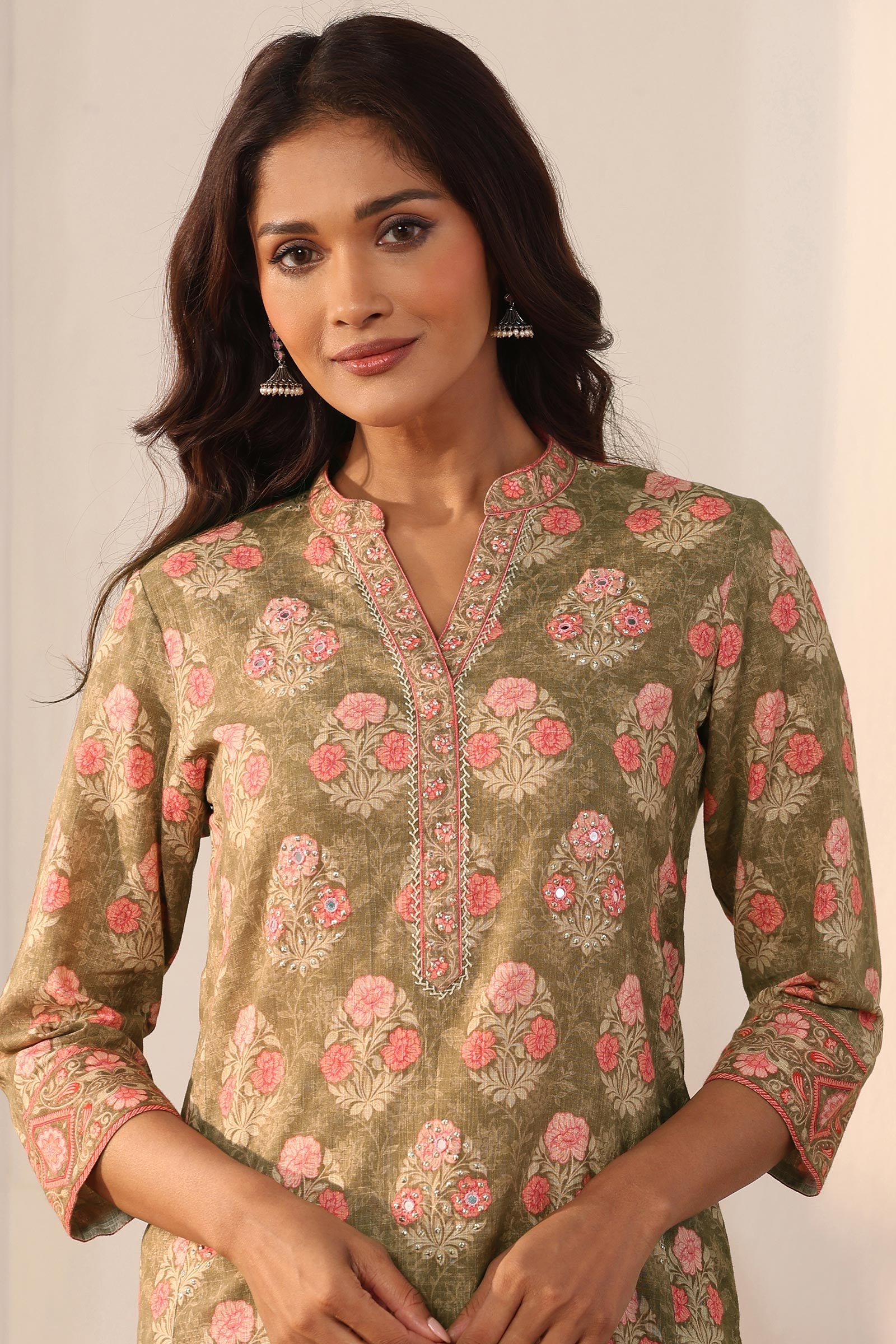 Gauhar Asma Kurta