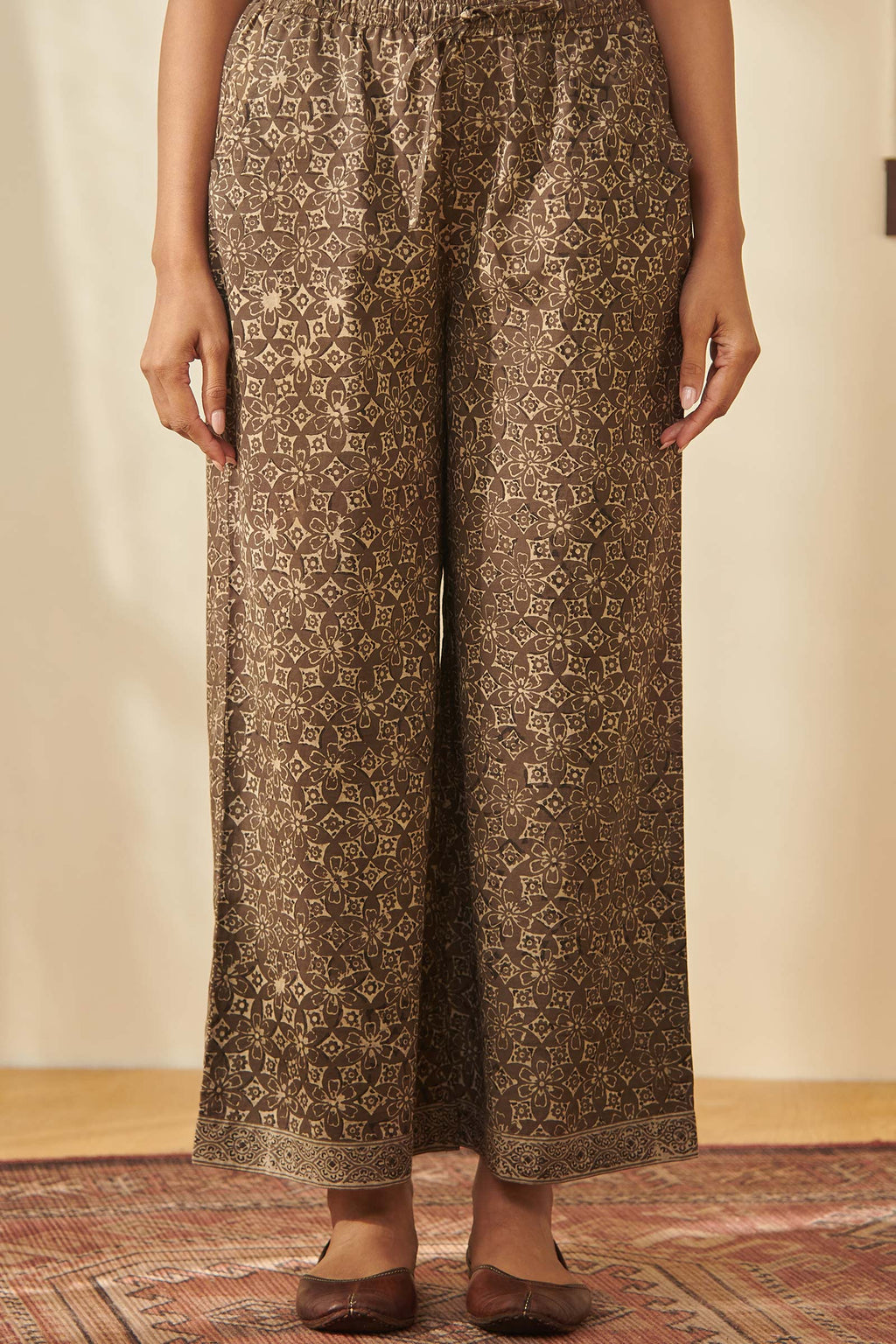 Surplus: Sehra Zaira Akola Farsi