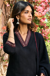 Surplus: Mehraab Pariza Kurta