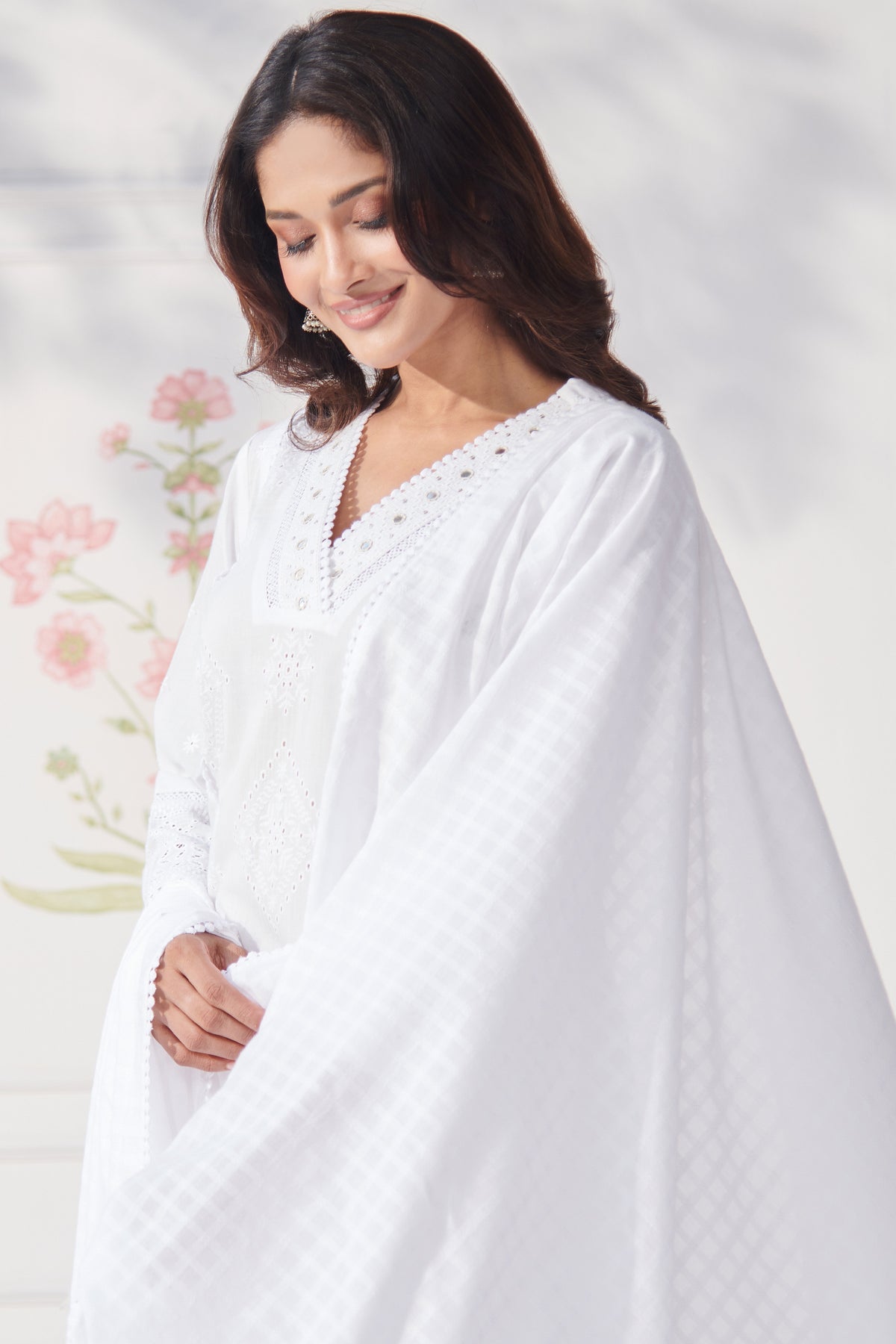 Mumtaz Tasnim White Dupatta