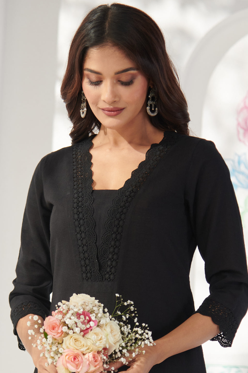 Surplus: Roza Ayesha Black Kurta