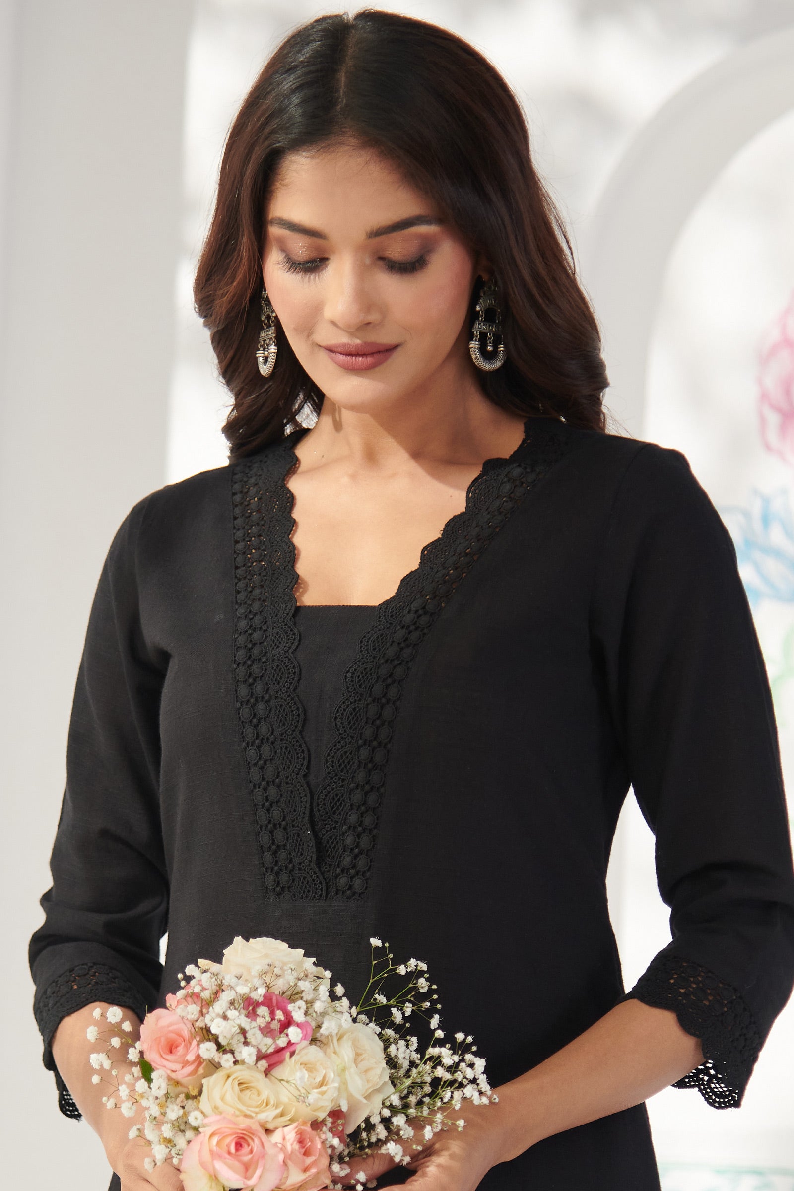 Surplus: Roza Ayesha Black Kurta