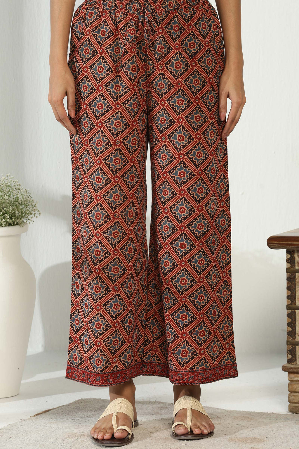 Surplus: Sehra Samira Ajrak Farsi