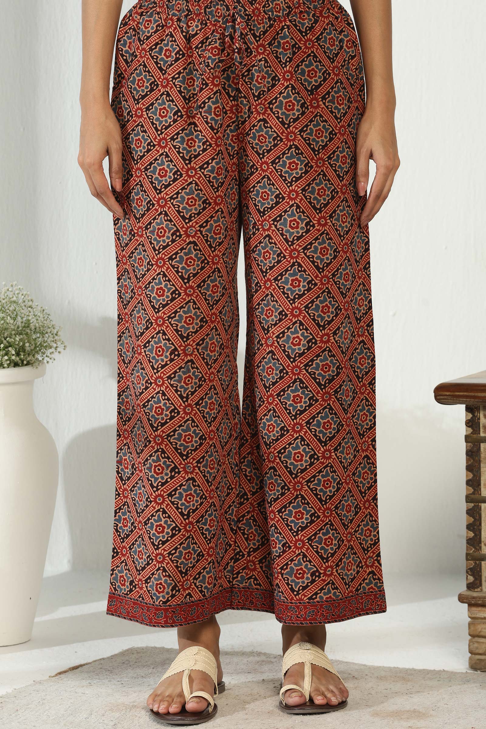 Surplus: Sehra Samira Ajrak Farsi