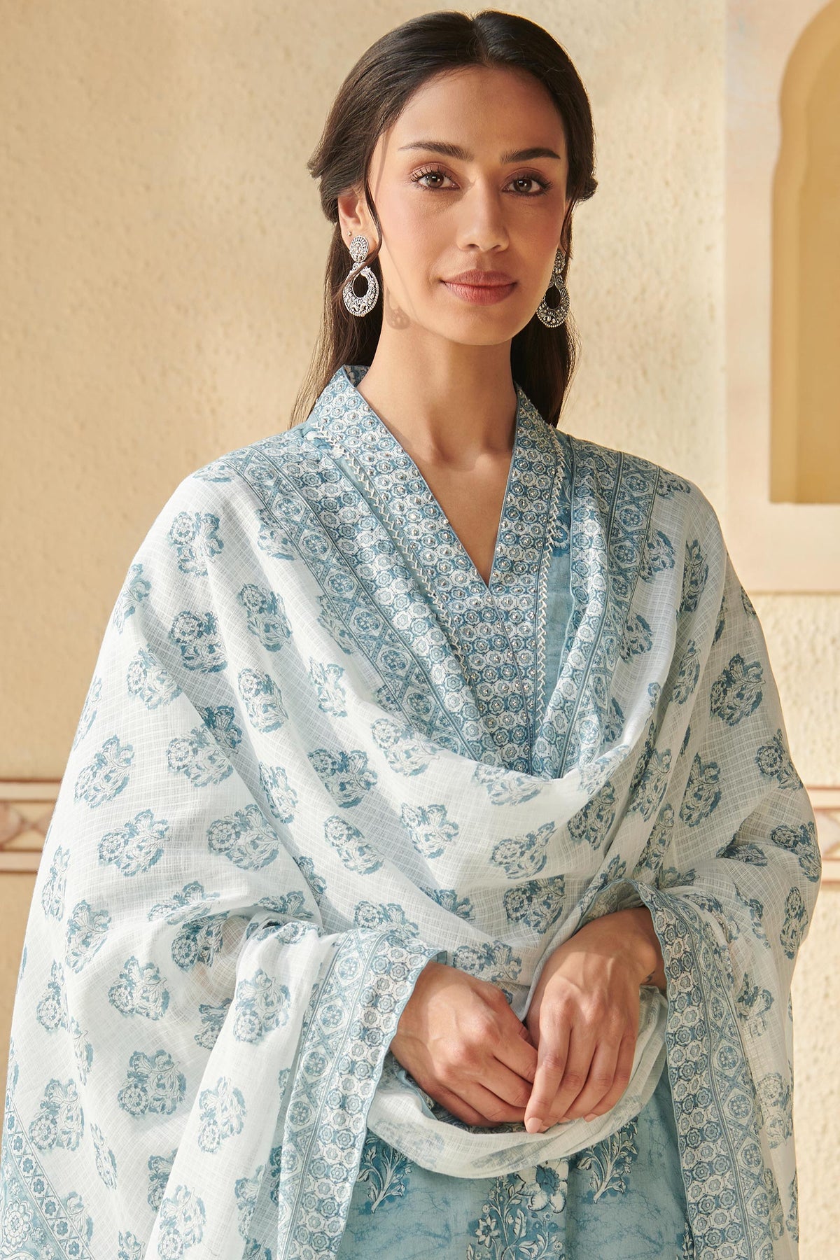 Neelofar Mehreen Dupatta