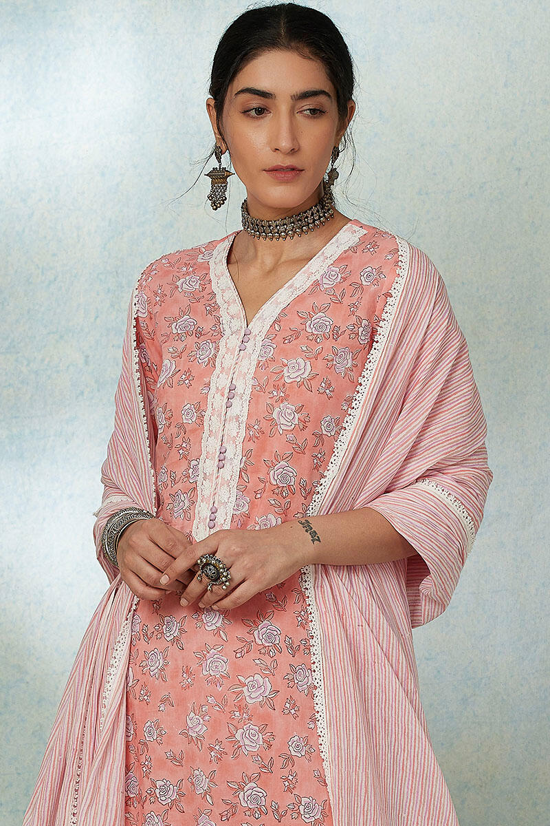 Nusrat Jahan Nafees Dupatta