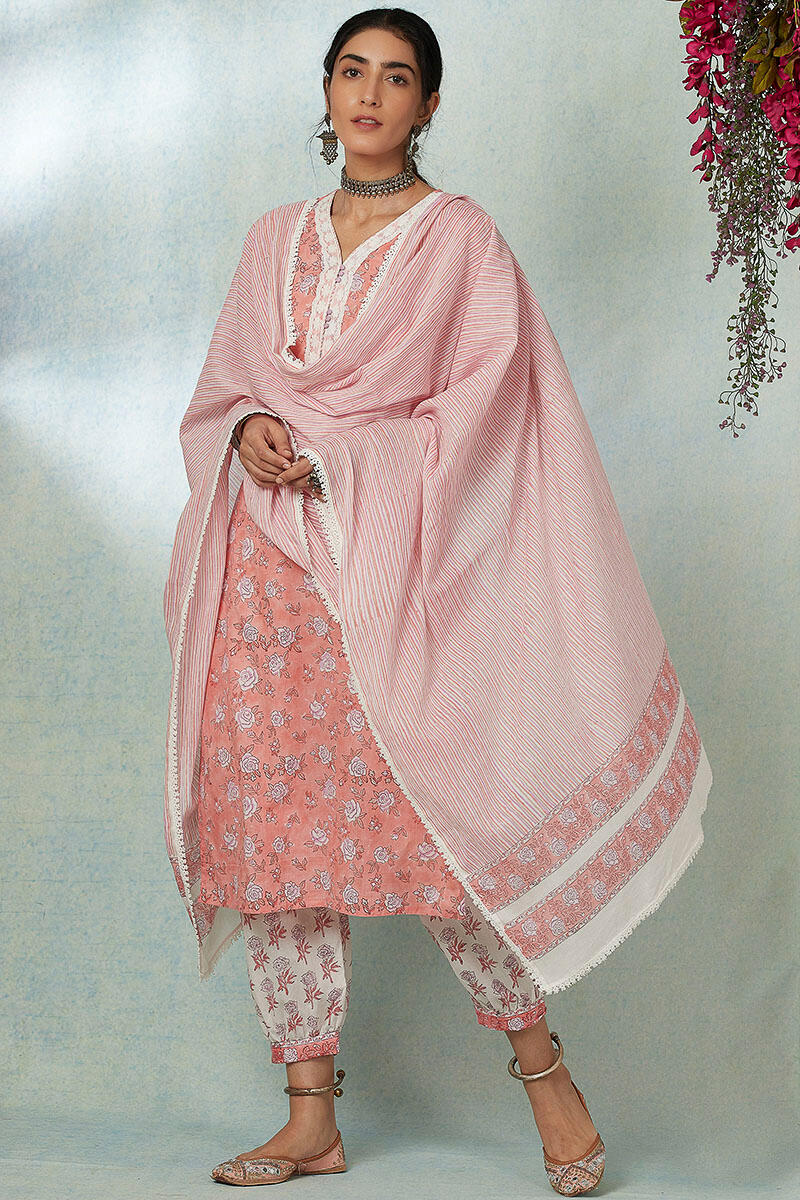 Nusrat Jahan Nafees Dupatta