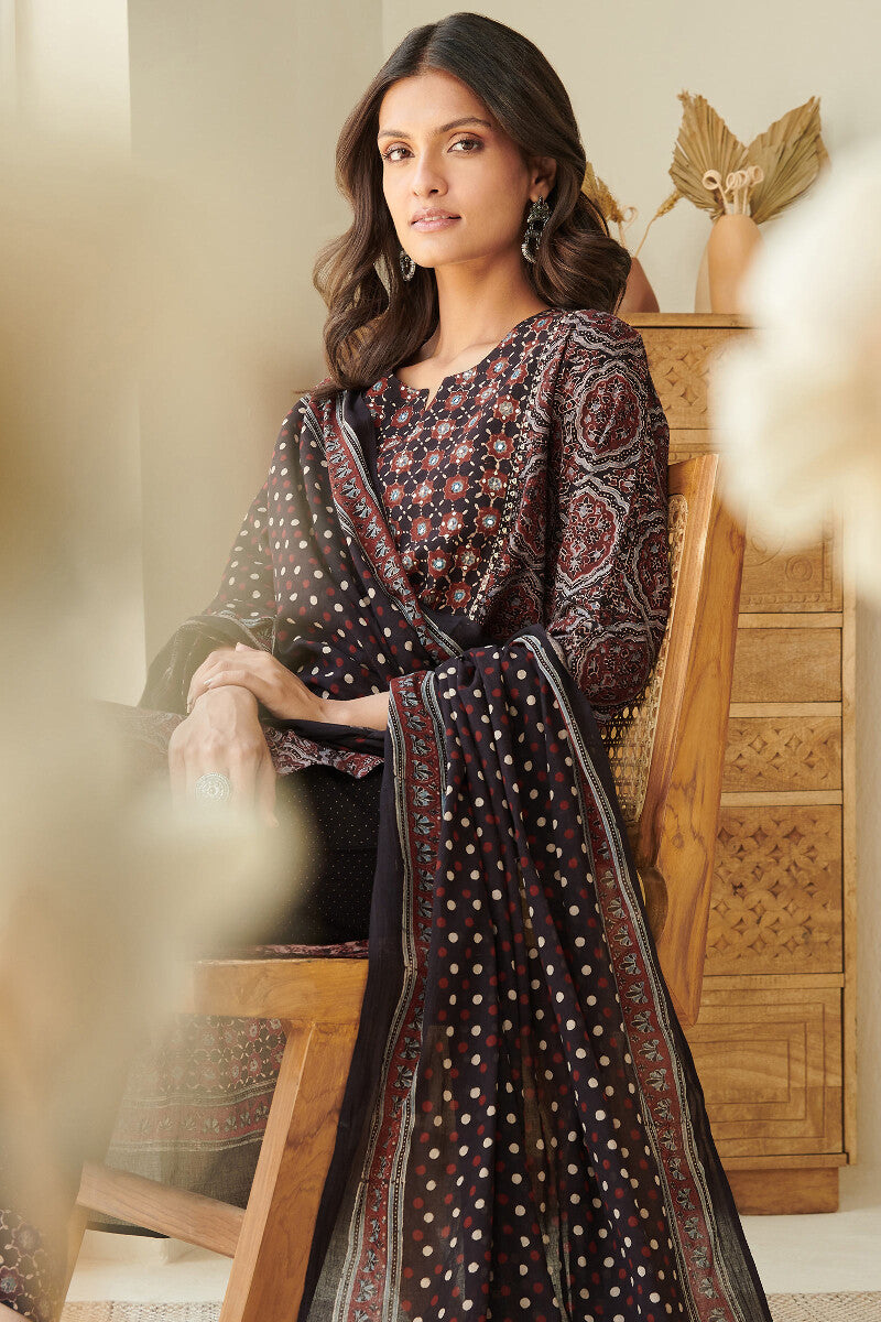 Sehra Fatima Ajrak Kurta