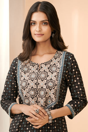 Sehra Mehnaz Ajrak Kurta
