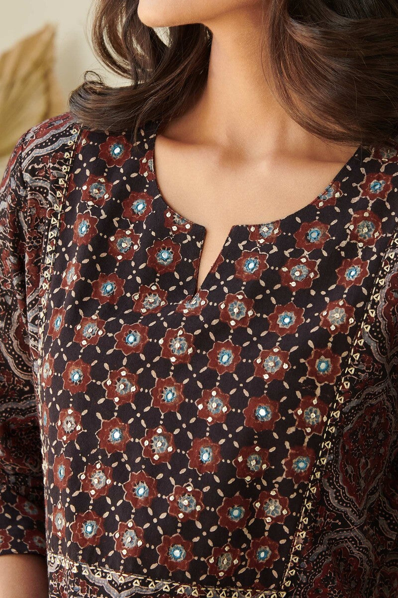Sehra Fatima Ajrak Kurta