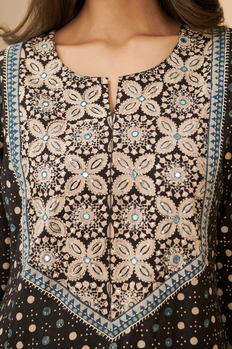 Sehra Mehnaz Ajrak Kurta