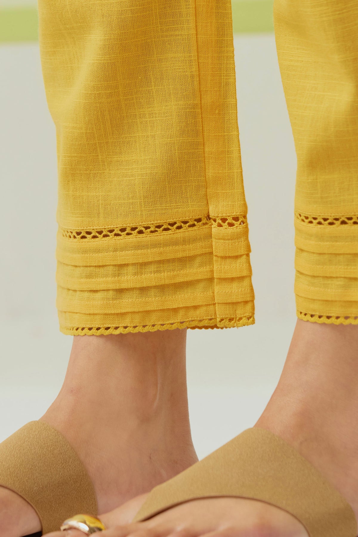 Roza Sehreen Mustard Narrow Pants