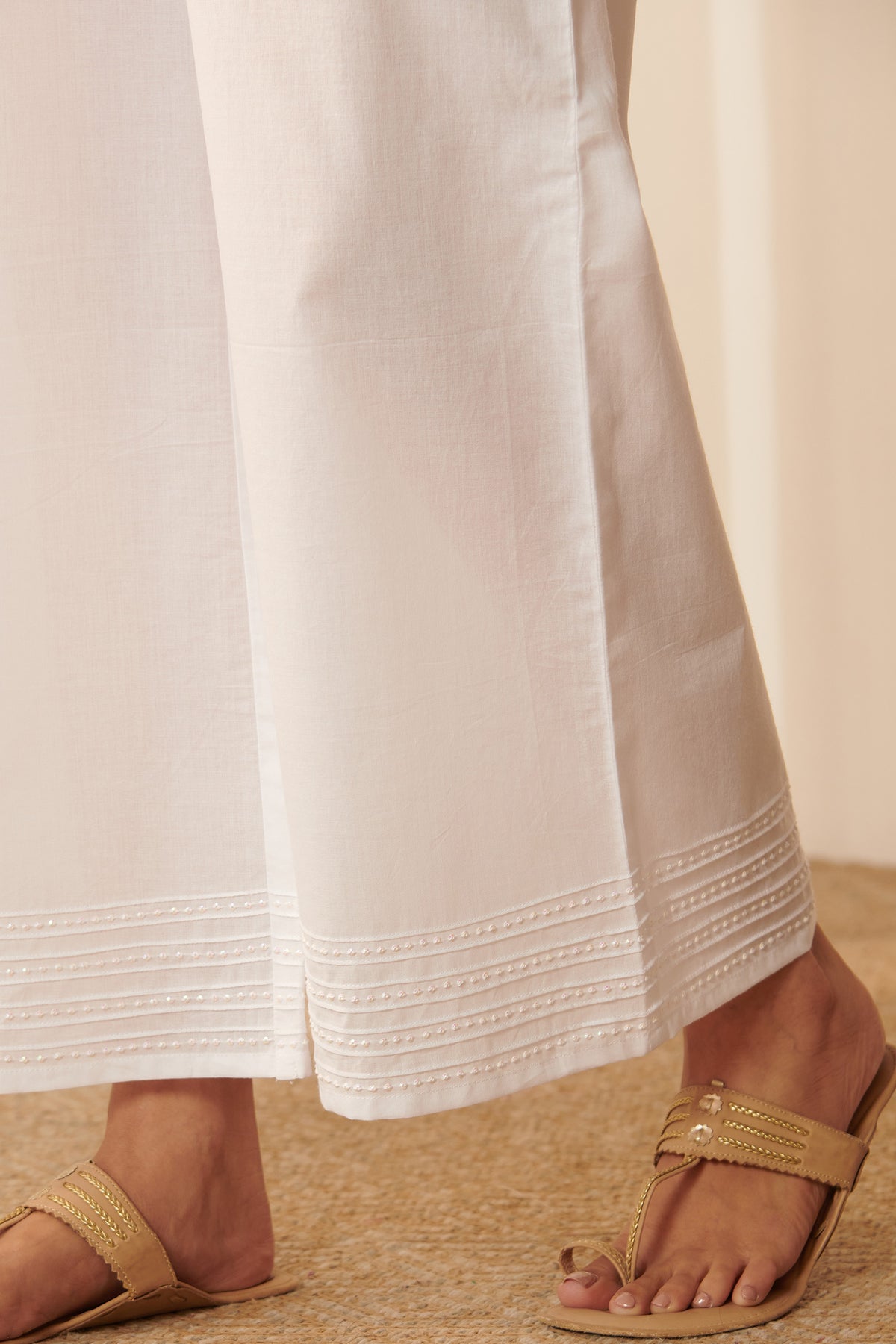 Surplus: Roza Kainaat White Farsi