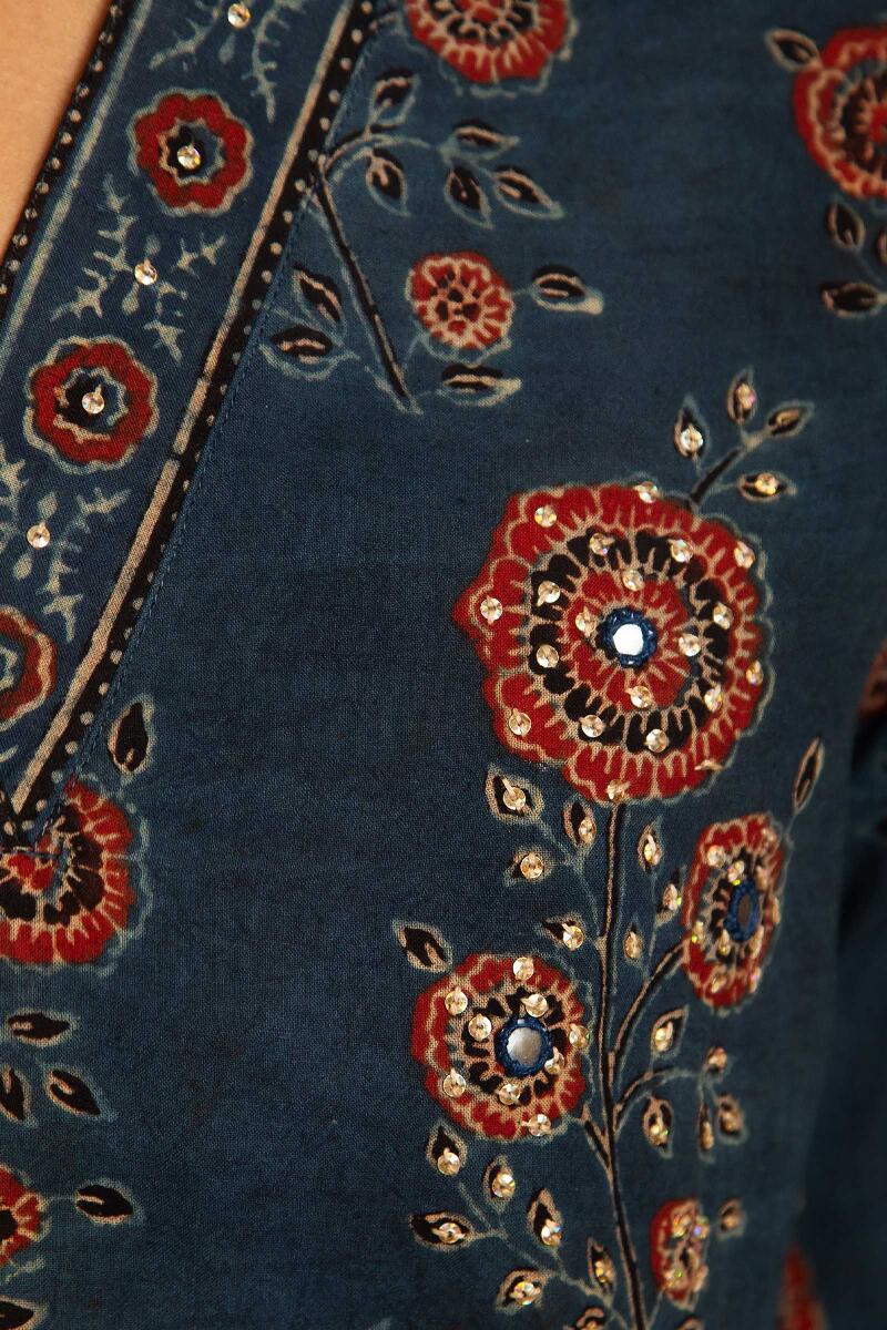 Sehra Zafina Ajrak Kurta