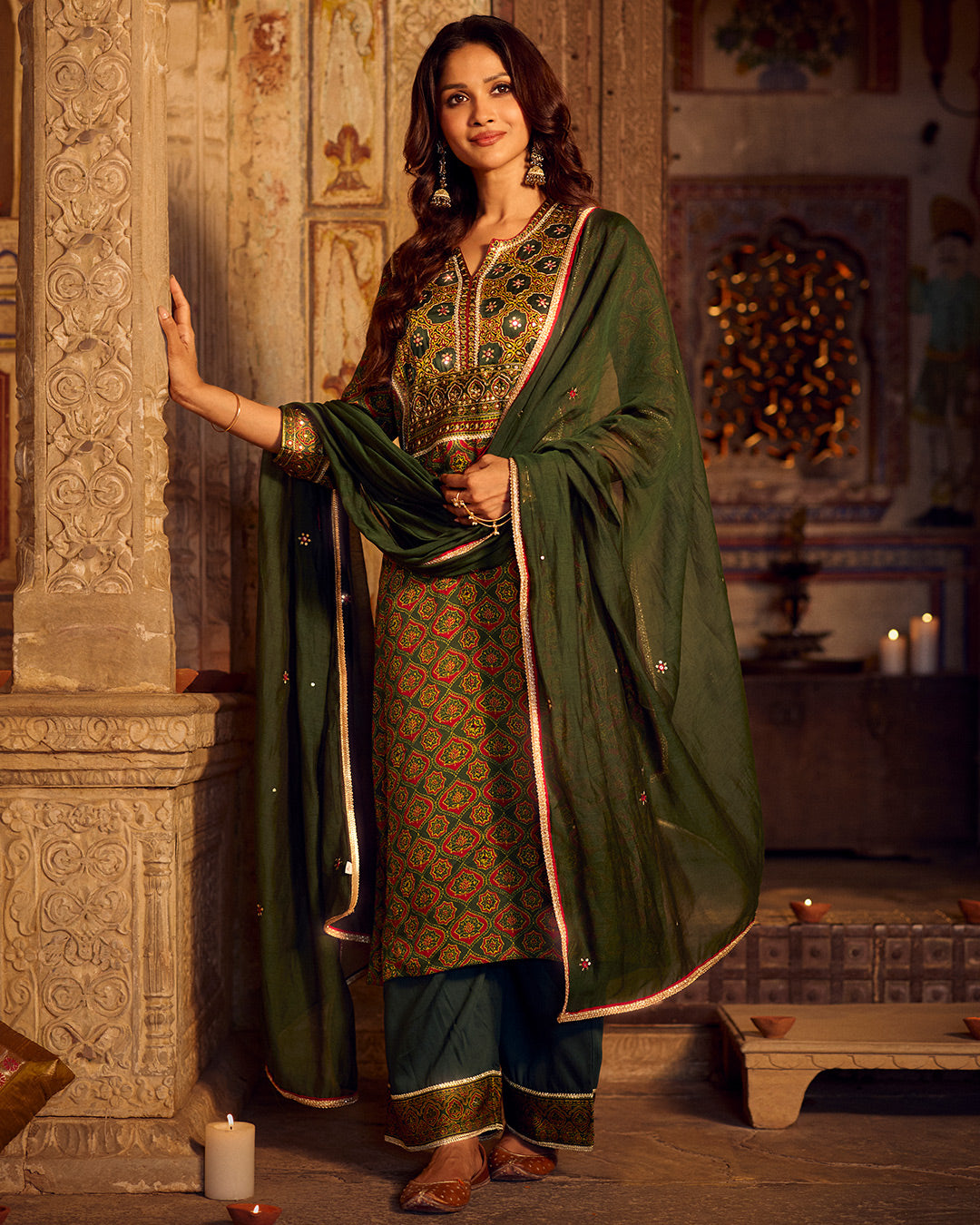 Roshanara Zareen Ajrak Kurta