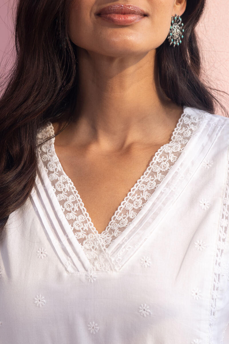 Raahat Aafiyah White Schiffli Kurta