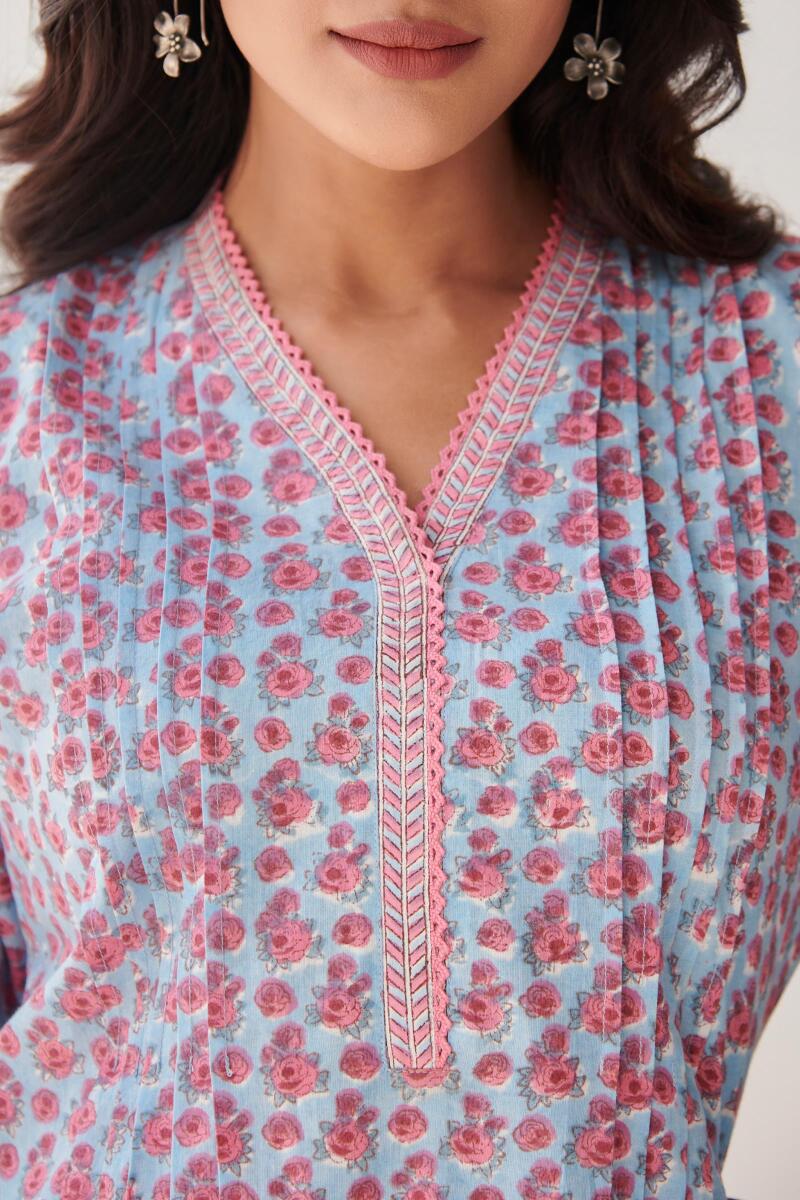 Gulbarg Zohra Sanganeri Top