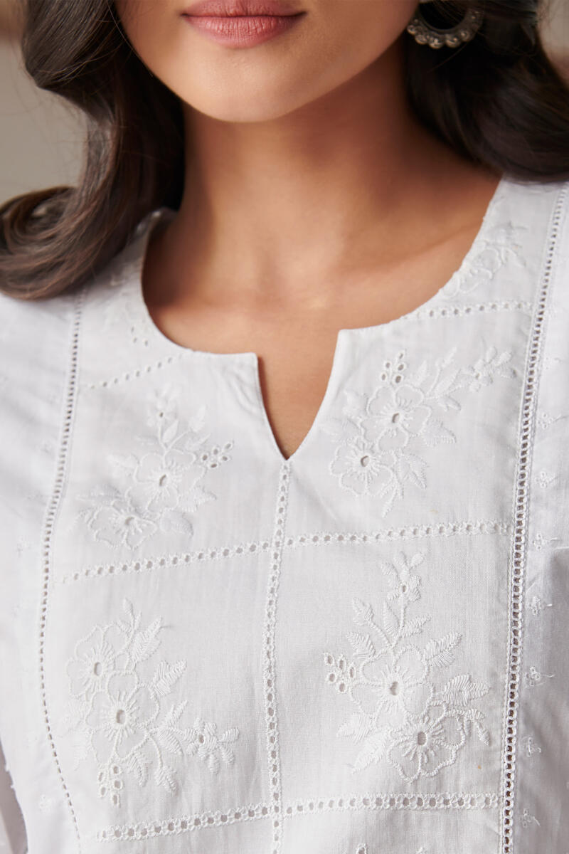 Raahat Saira White Schiffli Kurta