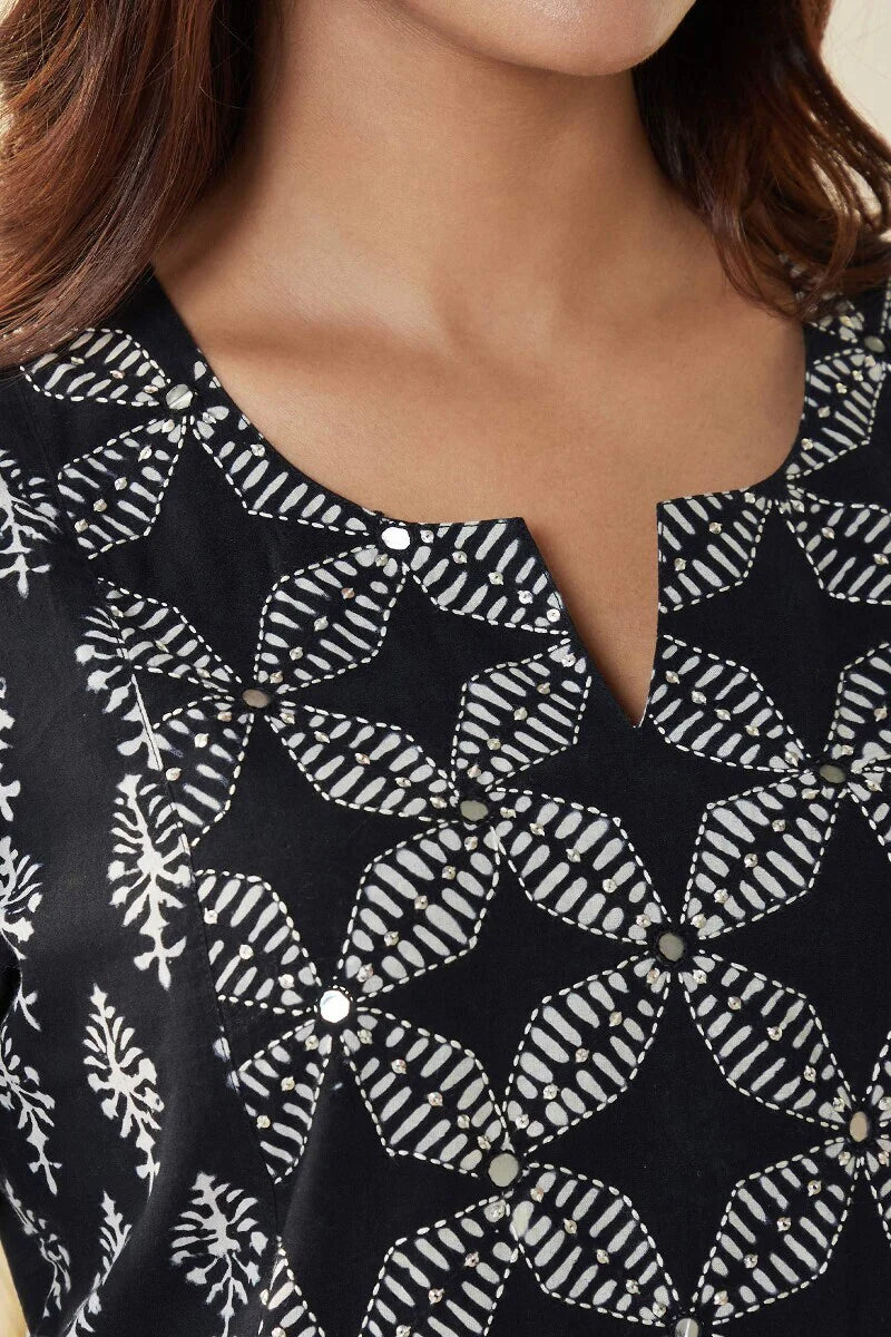 Surplus: Mirza Ameera Kurta