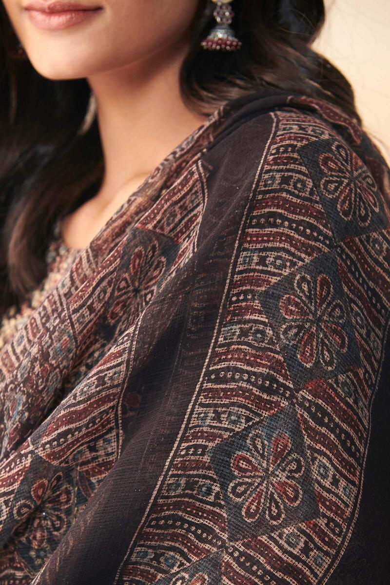 Sehra Yasmina Ajrak Dupatta