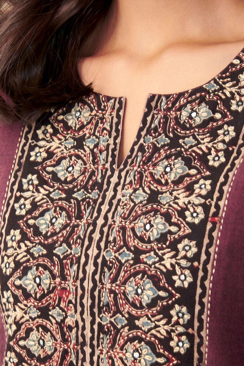 Sehra Gauhar Ajrak Kurta