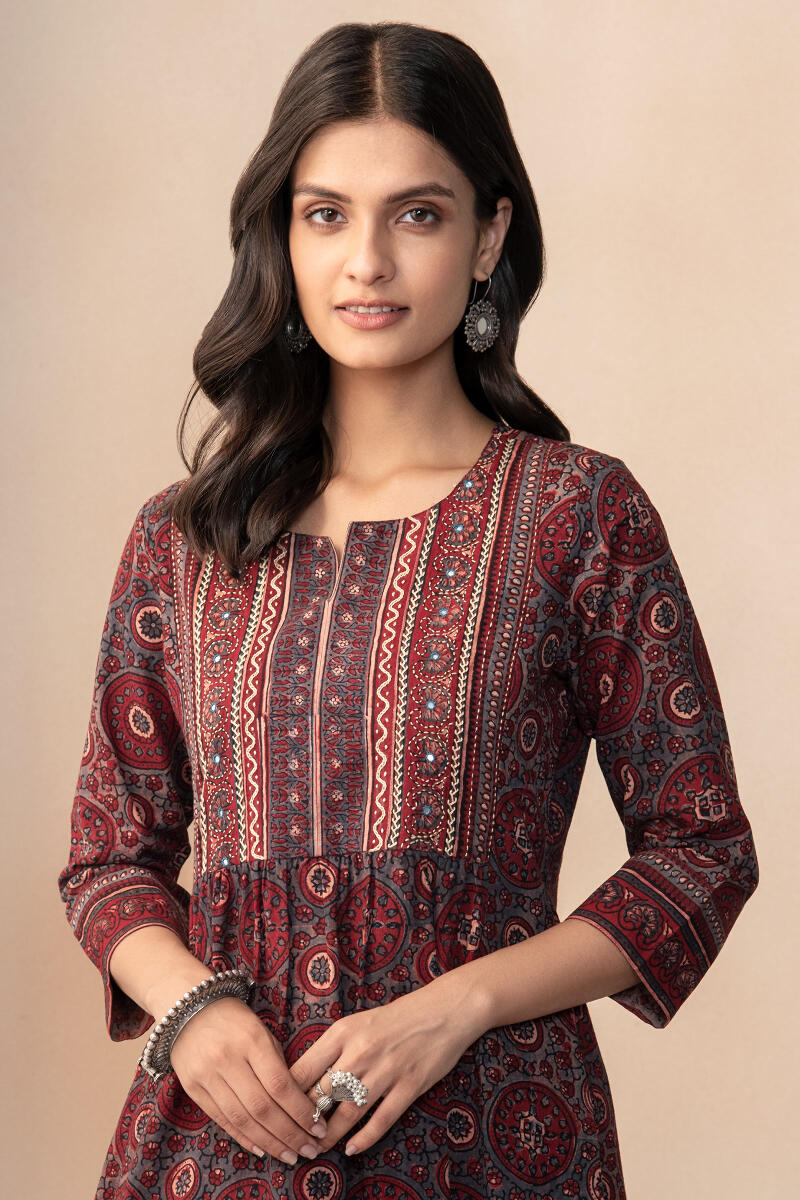 Sehra Nizam Ajrak Kurta