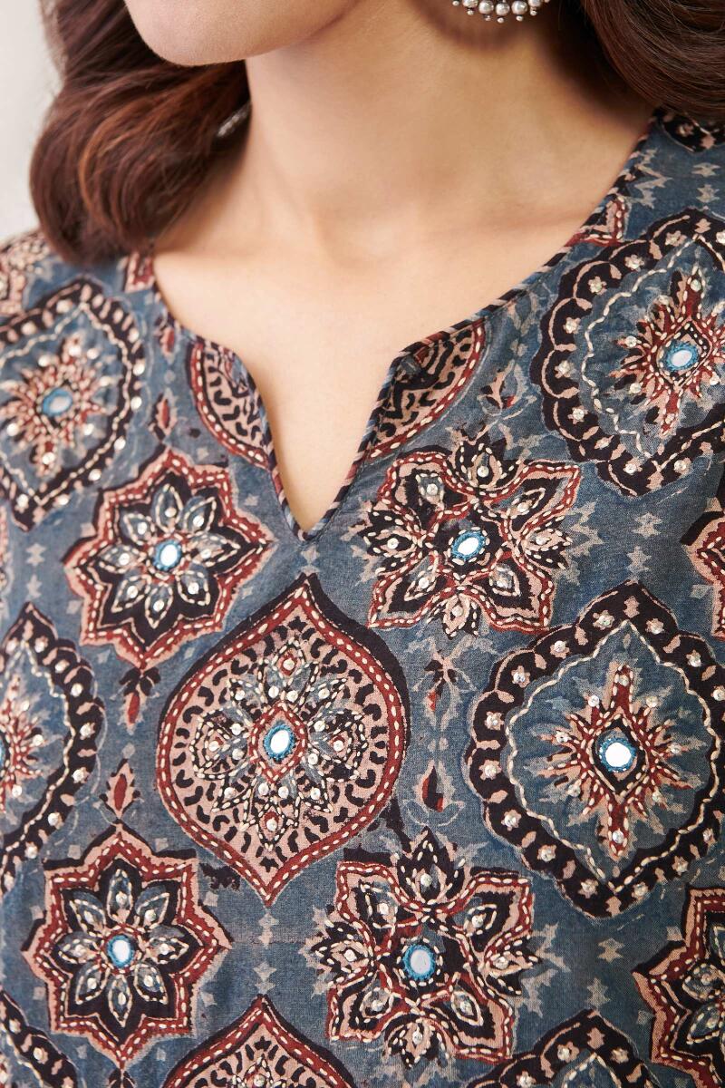 Sehra Rumaisa Ajrak Kurta