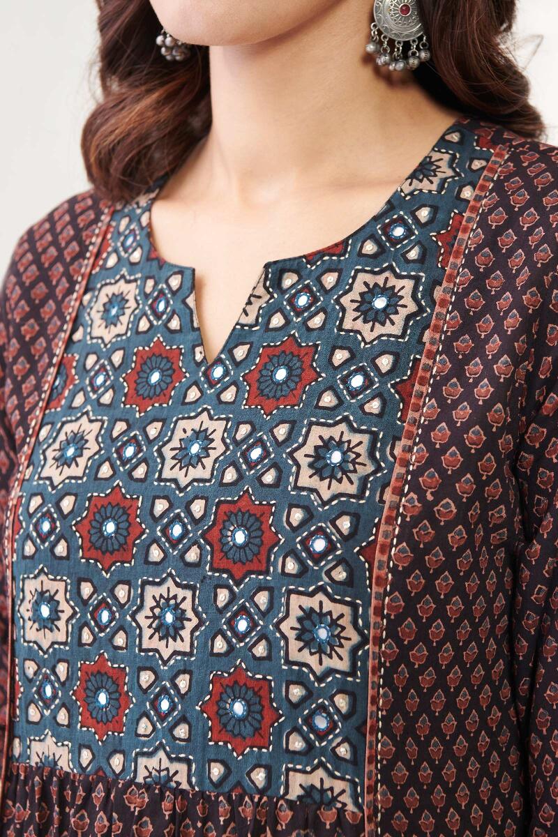 Sehra Tara Ajrak Kurta