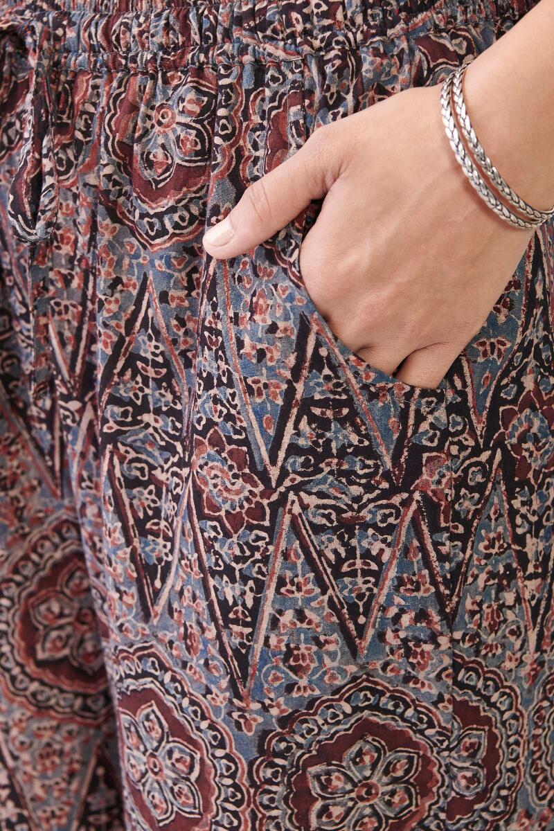 Sehra Rumaisa Ajrak Farsi