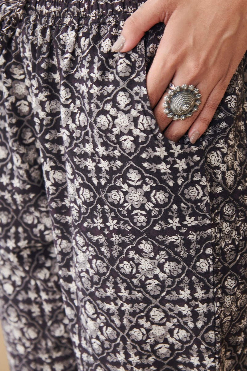 Sehra Siya Bagru Narrow Pants