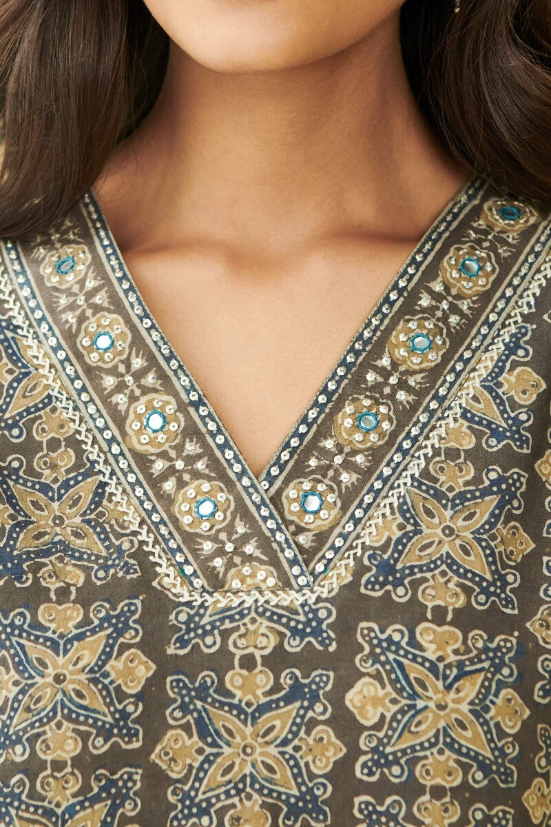 Sehra Mehnoor Ajrak Kurta