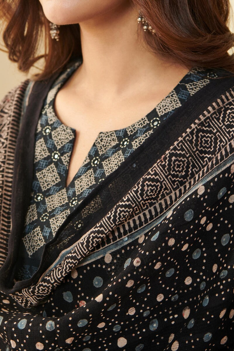 Naadirah Zeenat Ajrak Cotton Dobby Dupatta