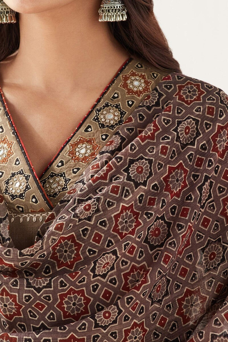 Sehra Rahida Ajrak Dupatta
