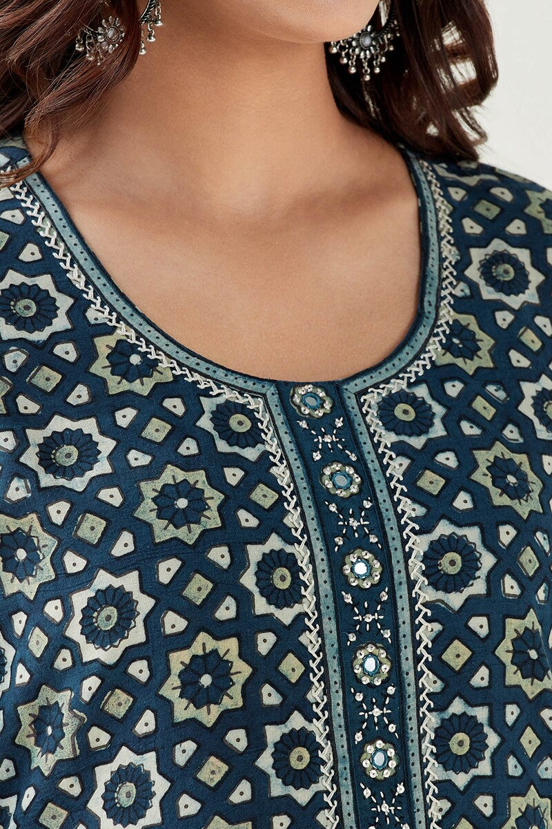 Sehra Inaya Ajrak Kurta