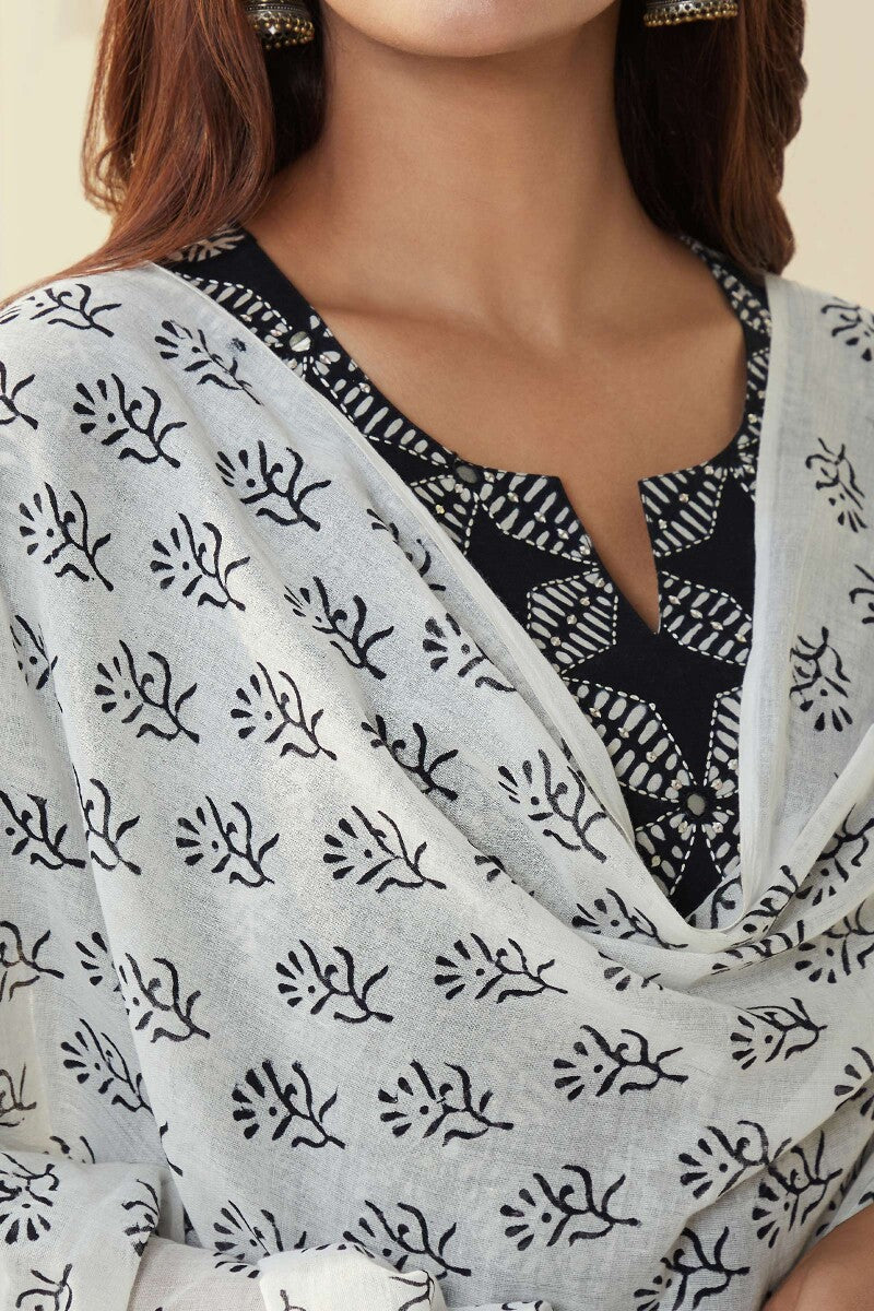 Mirza Ameera Dupatta