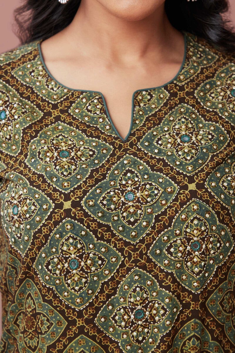 Sehra Samina Ajrak Kurta