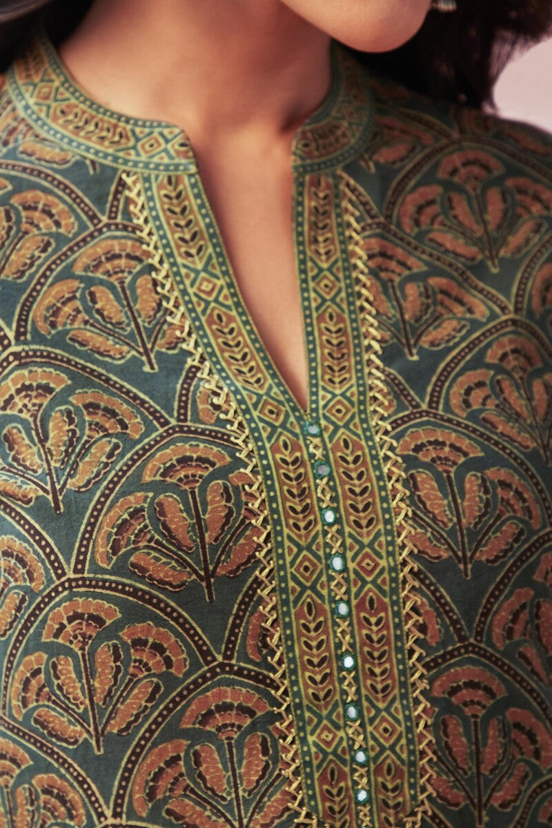 Sehra Nahrin Ajrak Top