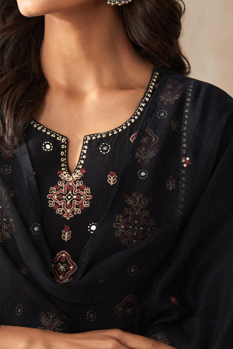 Roza Rumaisa Kota Dupatta