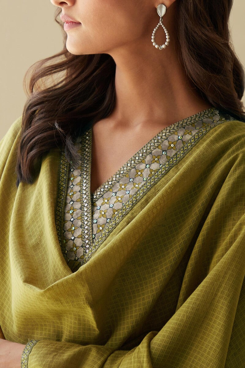 Gauhar Nadia Dupatta