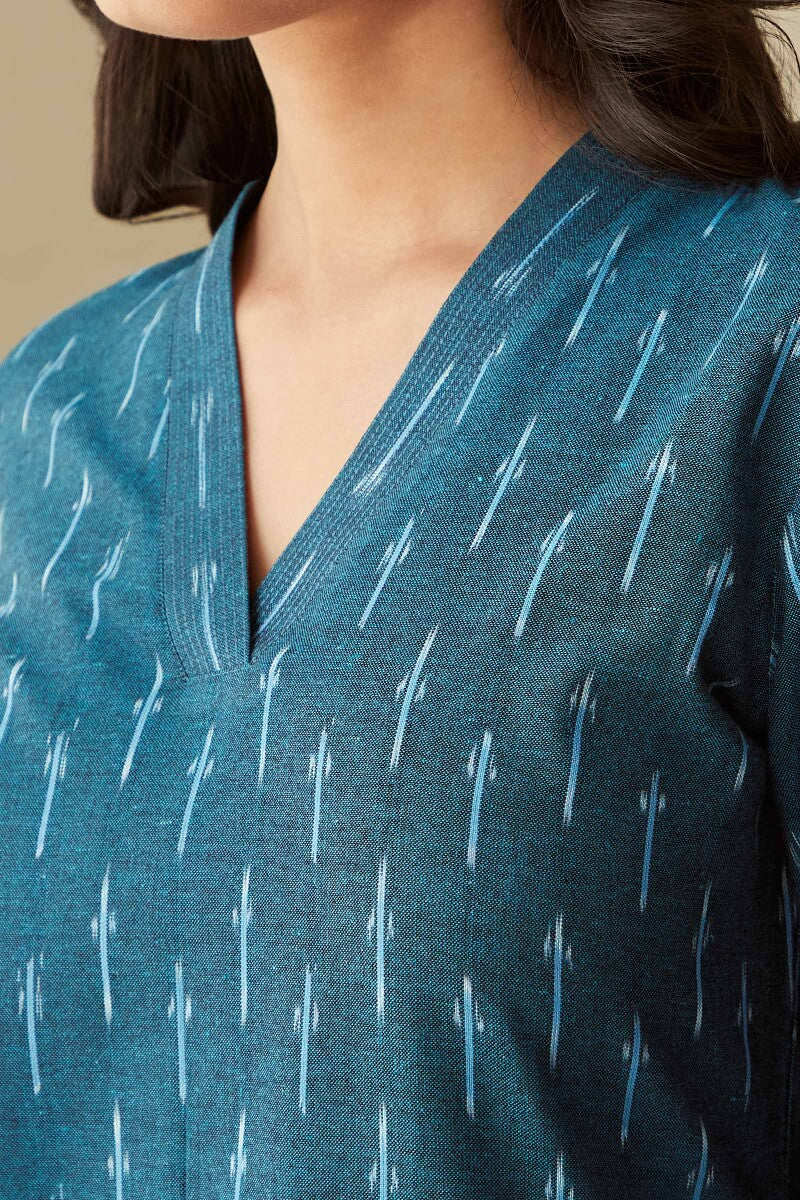 Surplus: Gulbarg Rumaisa Blue Ikat Kurta