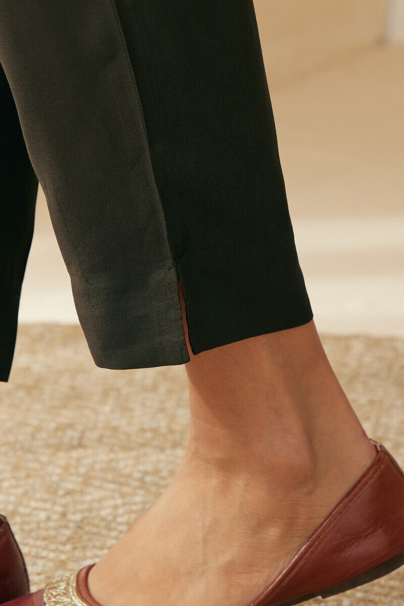 Mahnoor Seerat Narrow Pants