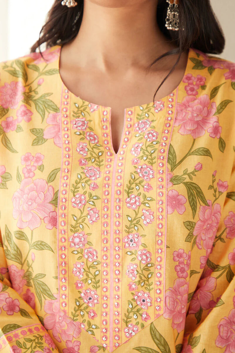 Mahnoor Tahira Kurta