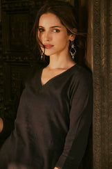 Surplus: Roza Sahira Black Kurta