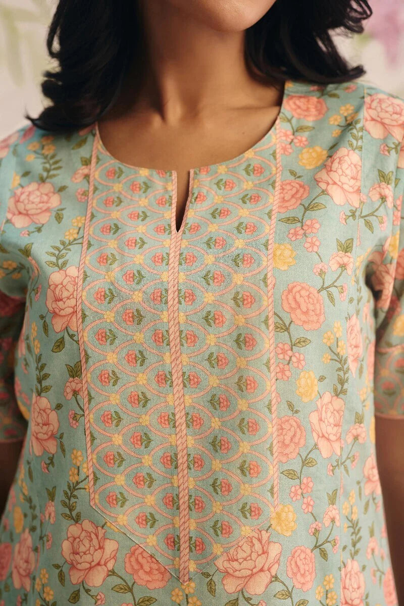 Surplus: Gulraiz Saira Kaftan