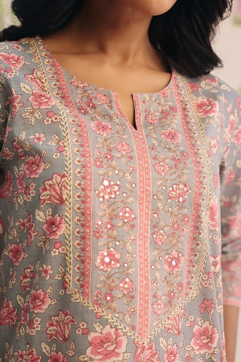 Surplus: Gulraiz Saira Kaftan