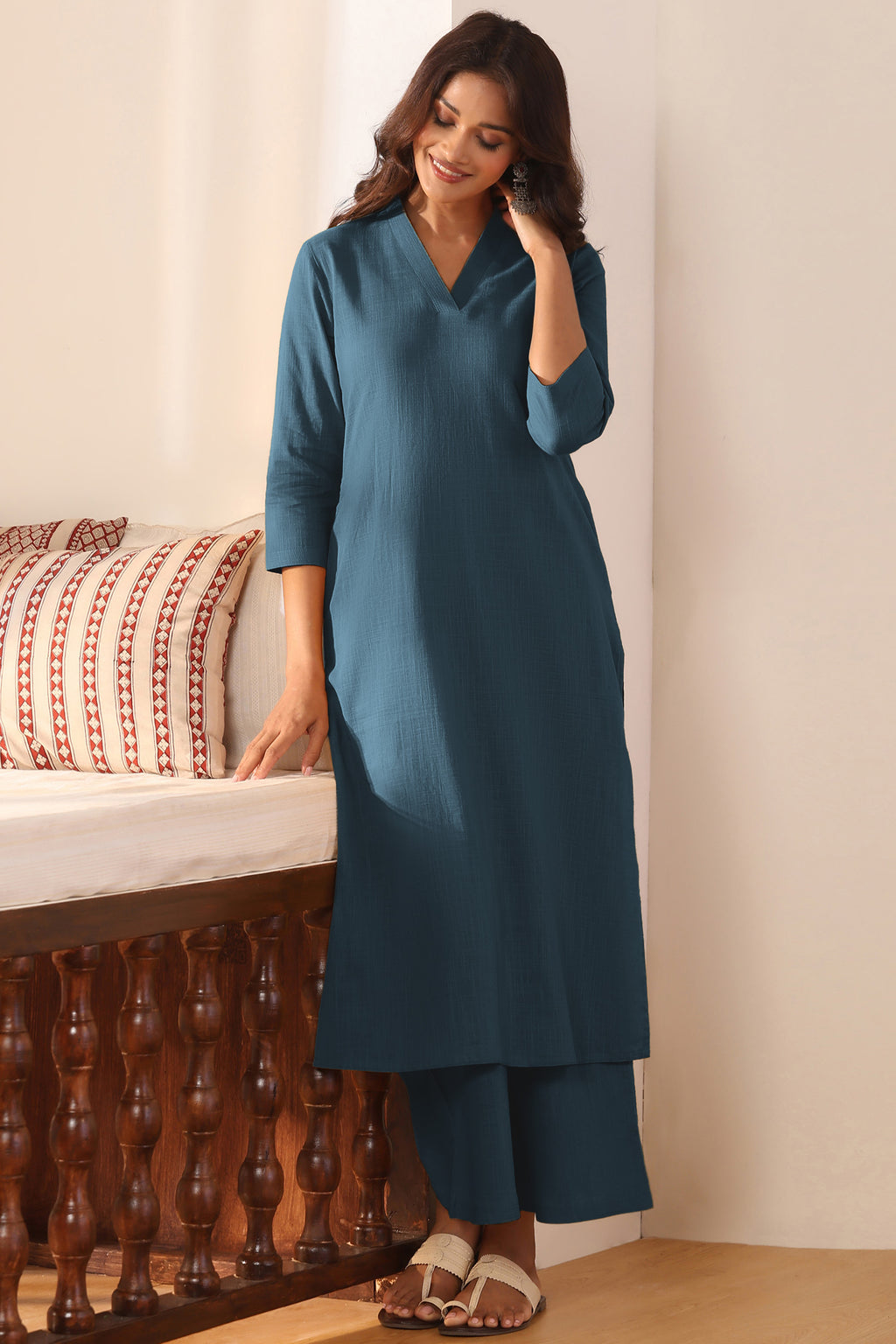 Surplus: Roza Naaz Navy Blue Kurta