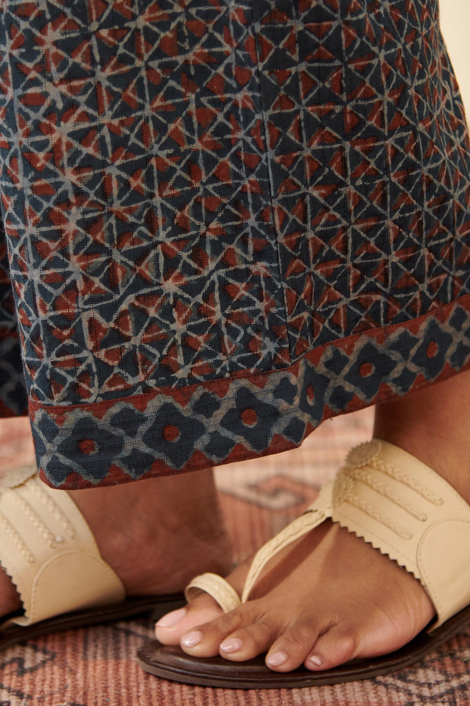 Surplus: Sehra Maira Akola Farsi