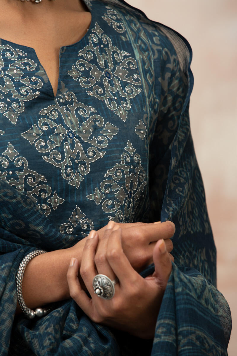 Rehnuma Afreen Kurta