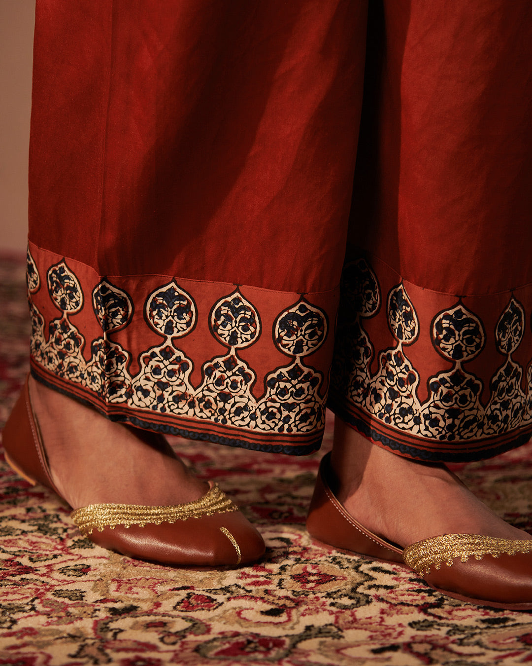 Roshanara Inaya Ajrak Farsi